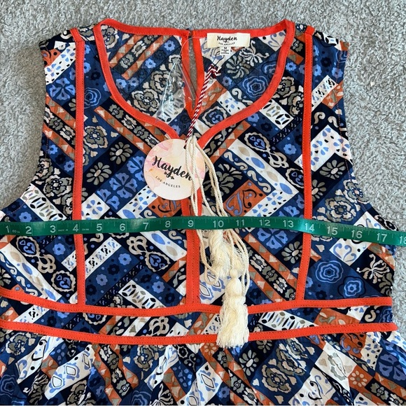 Chic Geometric Patterned Sleeveless Dress size medium - Picture 3 of 5